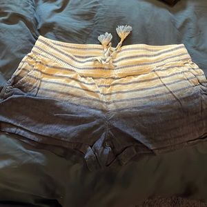 Vineyard vines Size L blue ombré shorts good used condition